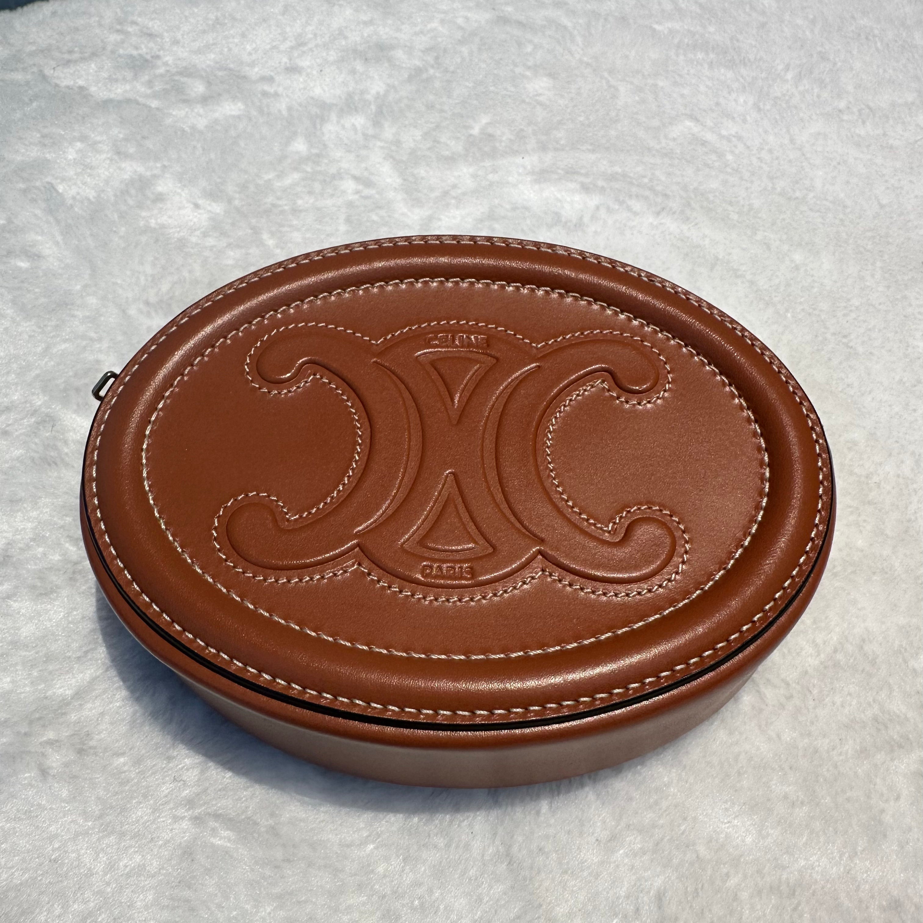 【#253】Pre-owned Celine Oval Cuir Triomphe Bag Tan Smooth Calfskin Leather