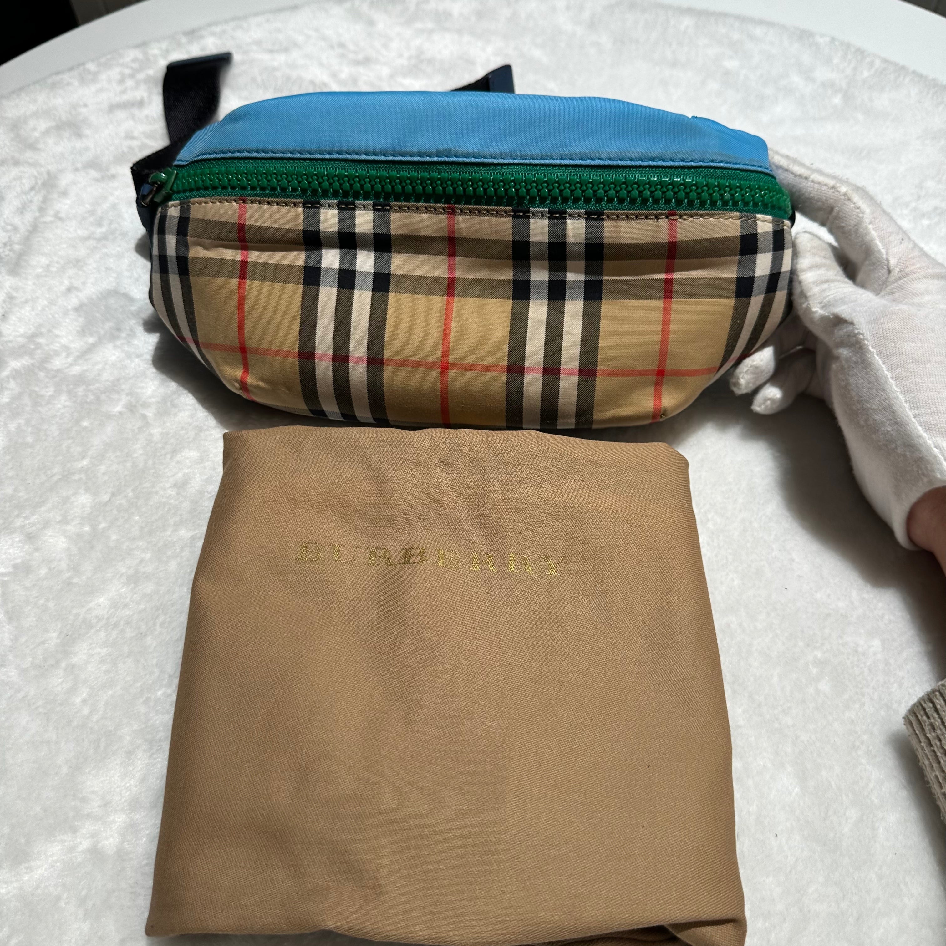 【#261】Pre-owned Burberry Check Bum Bag Beige Check Nylon with Color-Block Trim