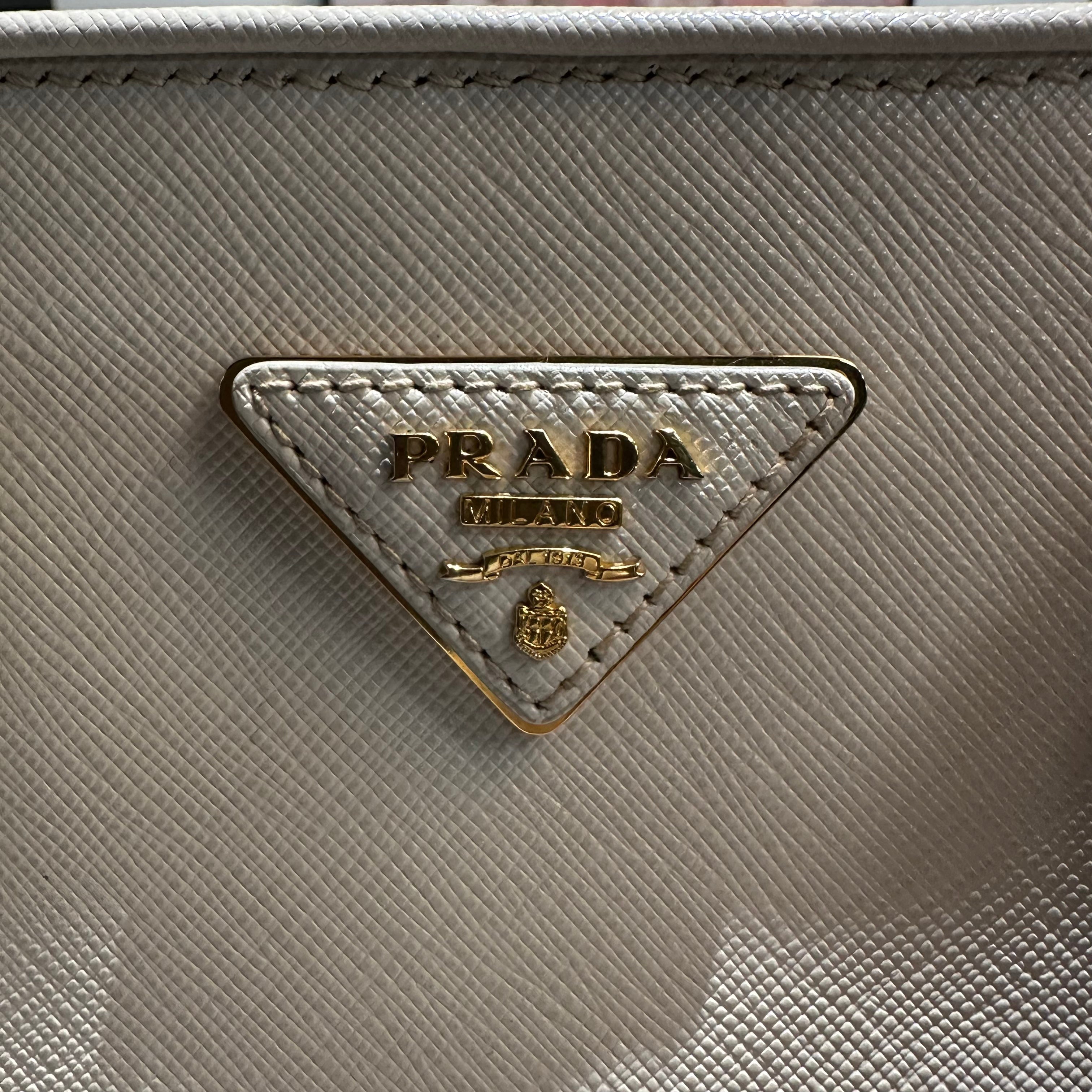【#249】Pre-owned Prada Large Dome Bag White Saffiano Leather with Gold-Tone Hardware