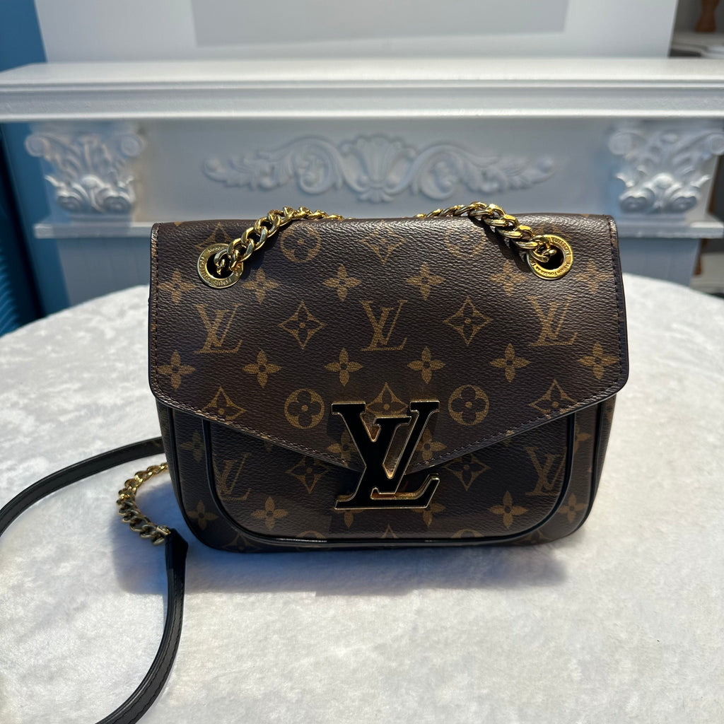 【#264】Pre-owned Louis Vuitton Passy Bag Monogram Canvas with Gold-Tone Hardware