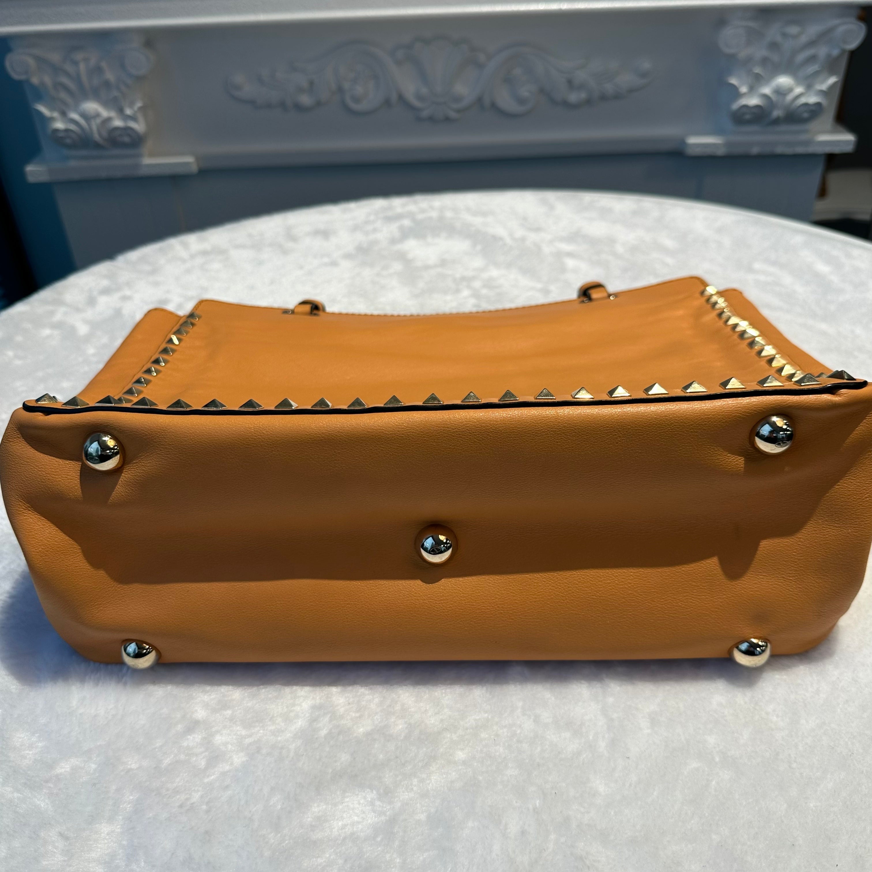 【#241】Pre-owned Valentino Garavani Rockstud Large Tote Bag Beige Grained Calfskin Leather