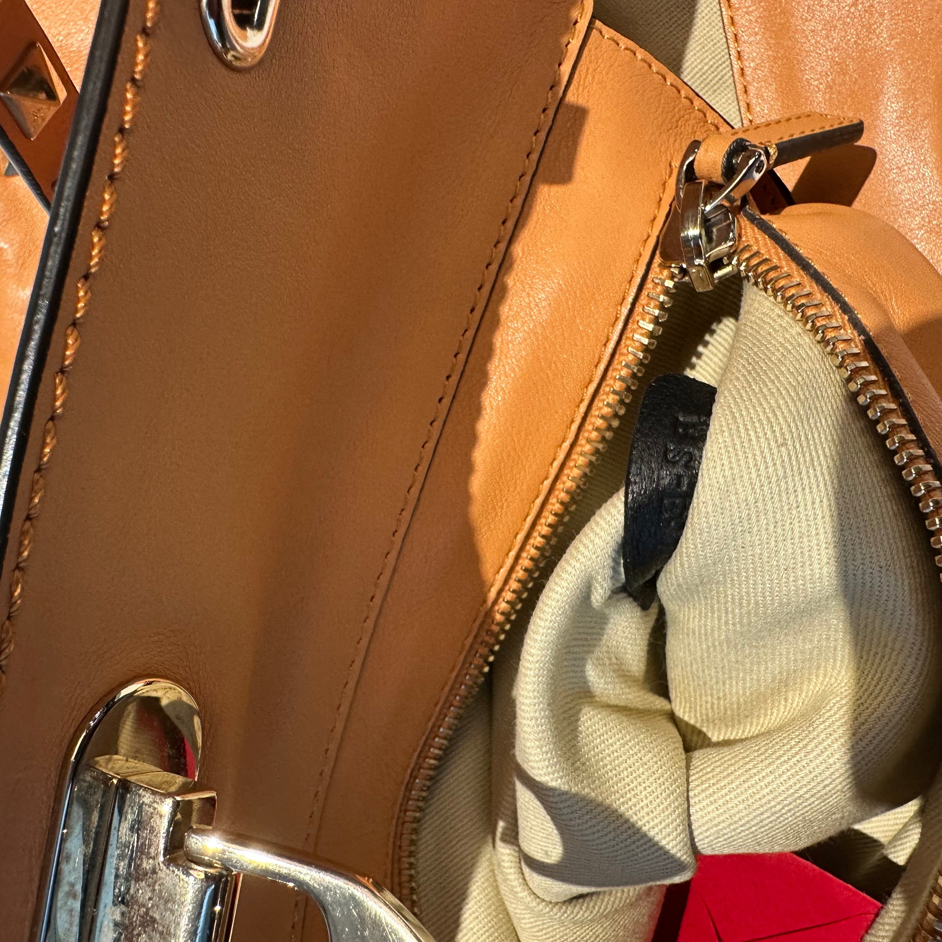 【#241】Pre-owned Valentino Garavani Rockstud Large Tote Bag Beige Grained Calfskin Leather