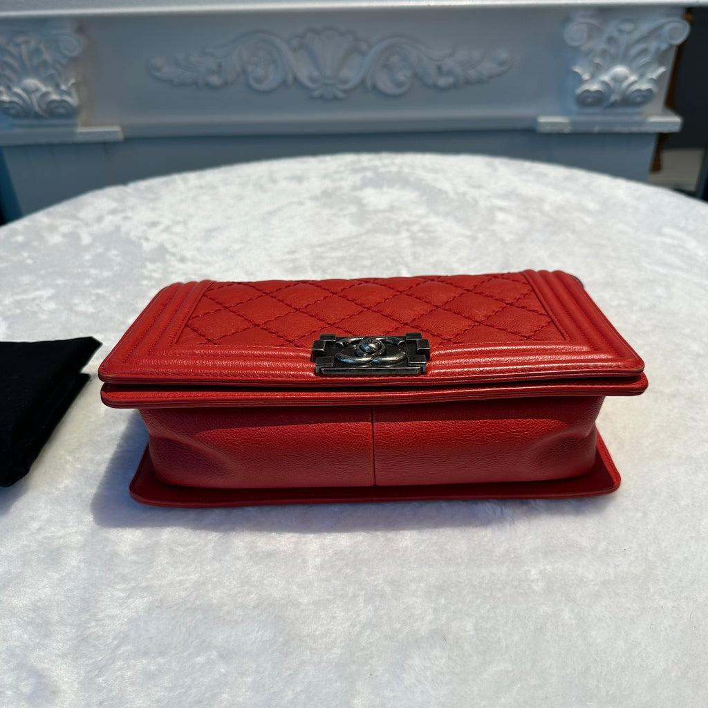 【#255】Pre-owned Chanel Small Boy Bag Red Quilted Lambskin Leather with Ruthenium Hardware