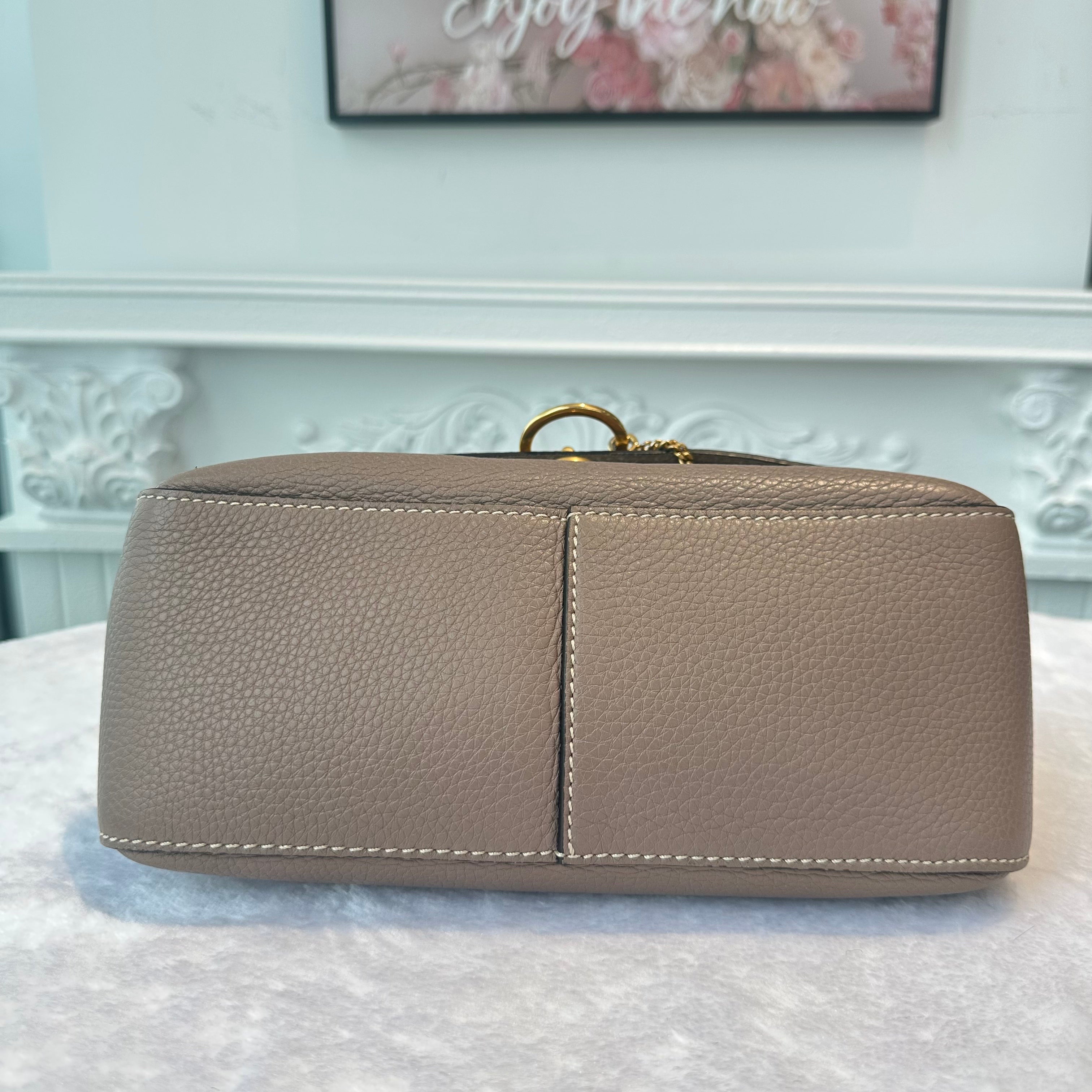 【#263】Pre-owned Valentino Garavani VRing Small Shoulder Bag Taupe Pebbled Leather with Gold-Tone Hardware