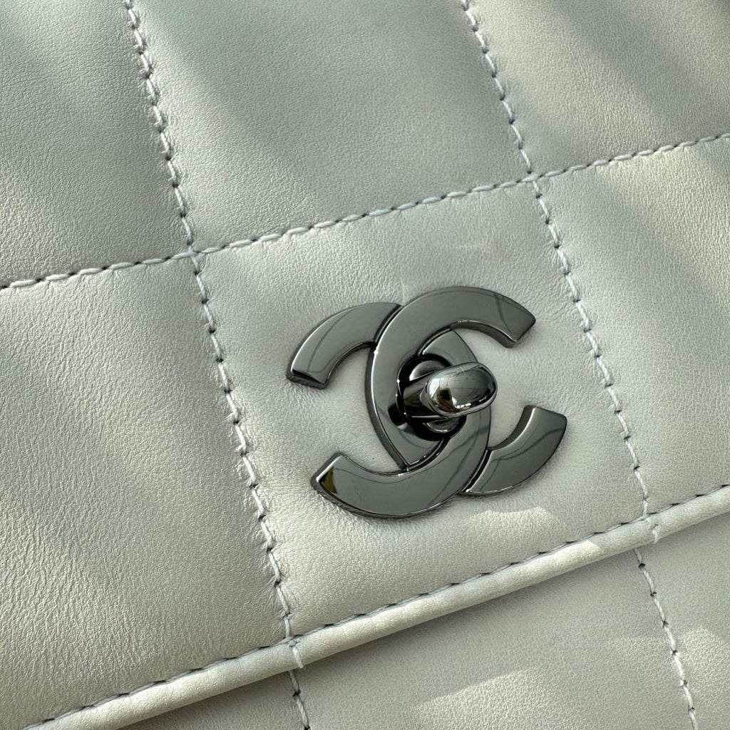 【#032】Pre-owned Chanel Mini Classic Flap White Caviar Leather Shoulder Bag HZ251204003