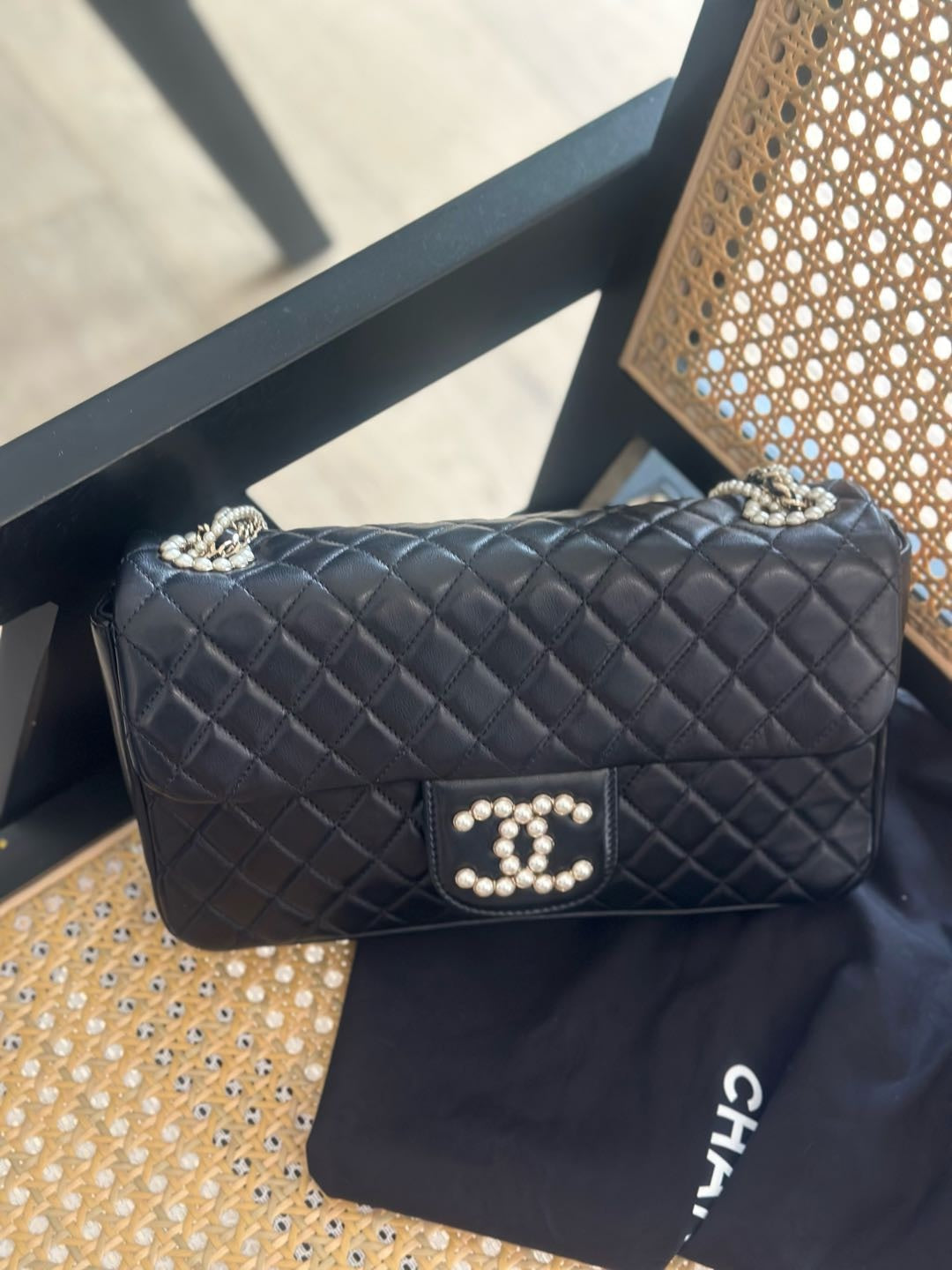 【#037】Pre-owned Chanel Medium Classic Flap Black Caviar Leather Pearl CC Clasp Shoulder Bag HZ25071101300052