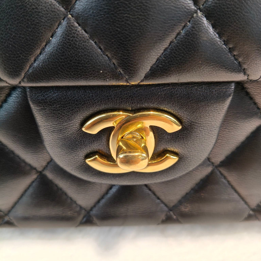 【#022】Pre-owned Chanel Medium Classic Flap Black Lambskin Leather Shoulder Bag HZ2601190&&