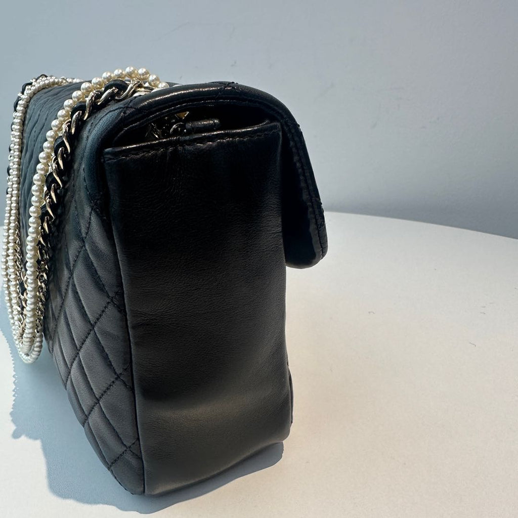 【#037】Pre-owned Chanel Medium Classic Flap Black Caviar Leather Pearl CC Clasp Shoulder Bag HZ25071101300052