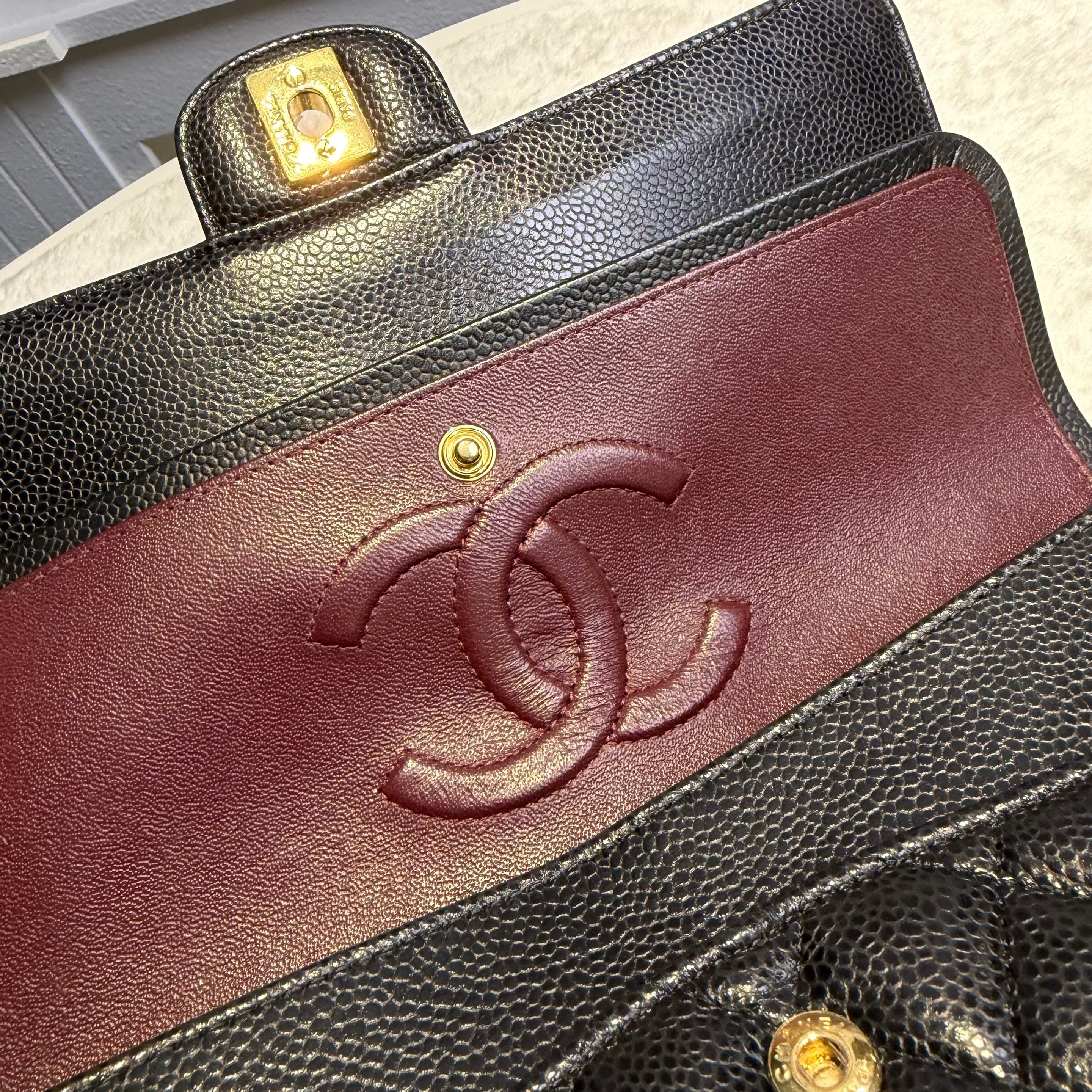 【#231】Pre-owned CHANEL CLASSIC FLAP Medium Black Quilted Caviar Leather Gold Hardware Shoulder Bag