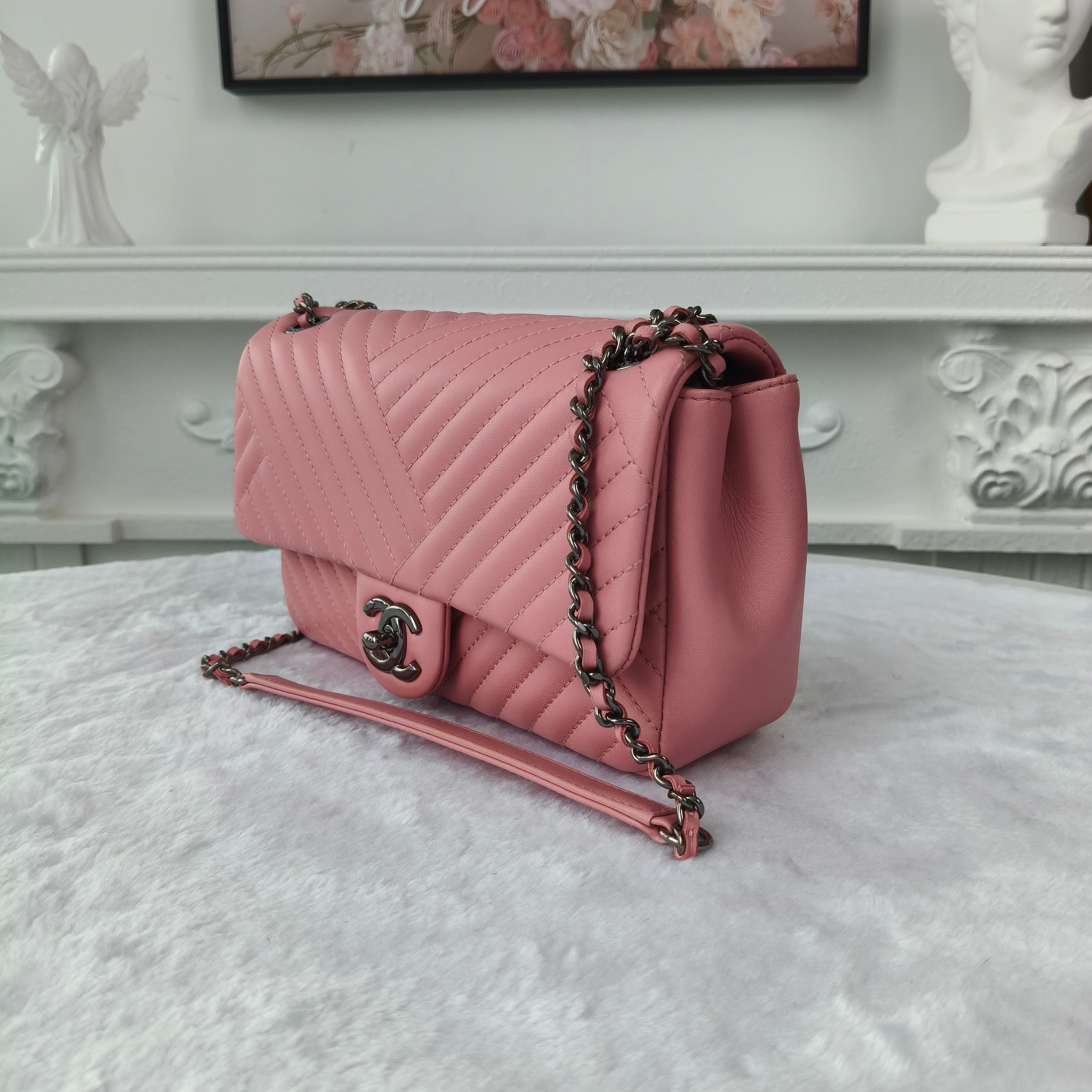 【#247】Pre-owned Chanel Medium Classic Flap Bag Pink Chevron Caviar Leather with Silver-Tone Hardware
