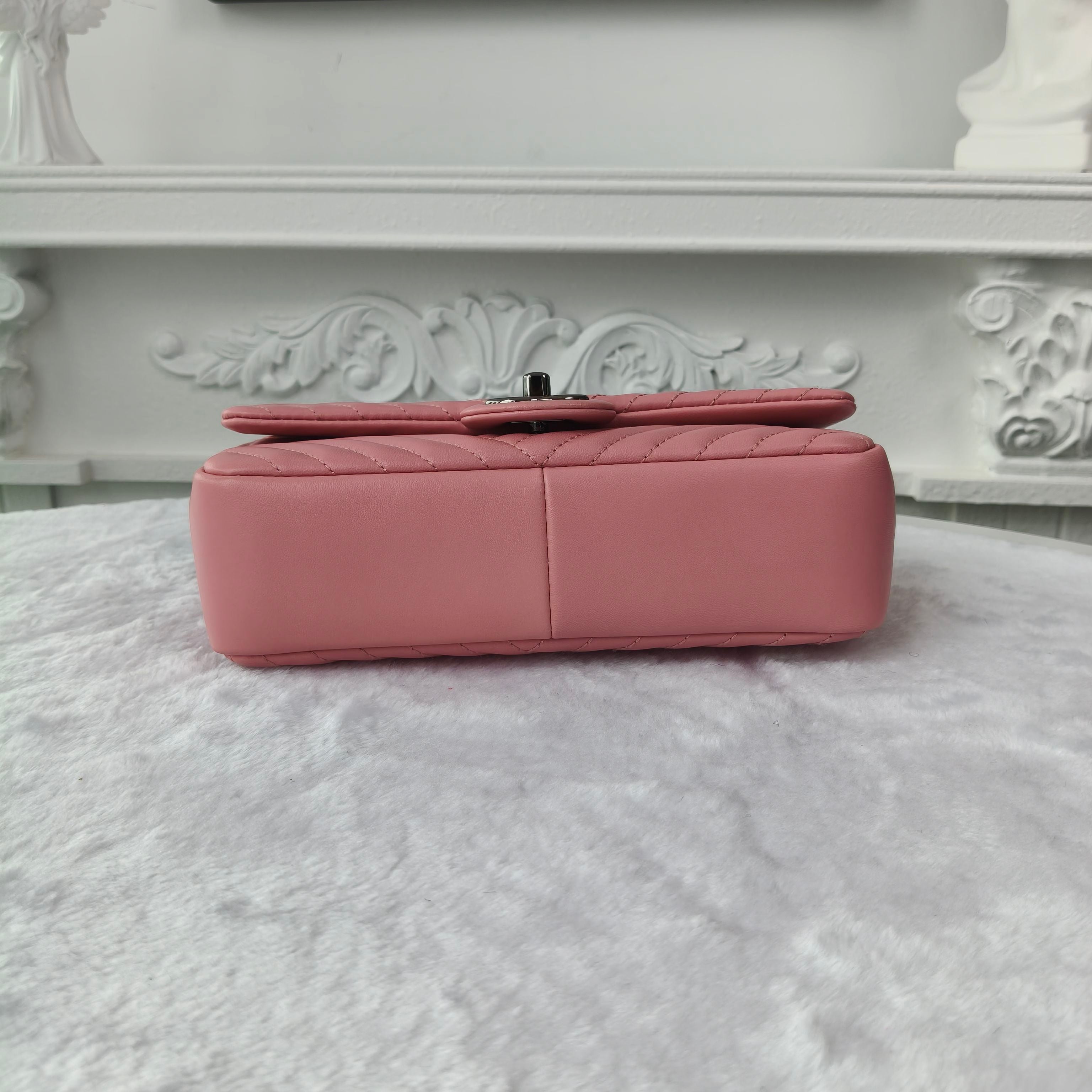 【#247】Pre-owned Chanel Medium Classic Flap Bag Pink Chevron Caviar Leather with Silver-Tone Hardware