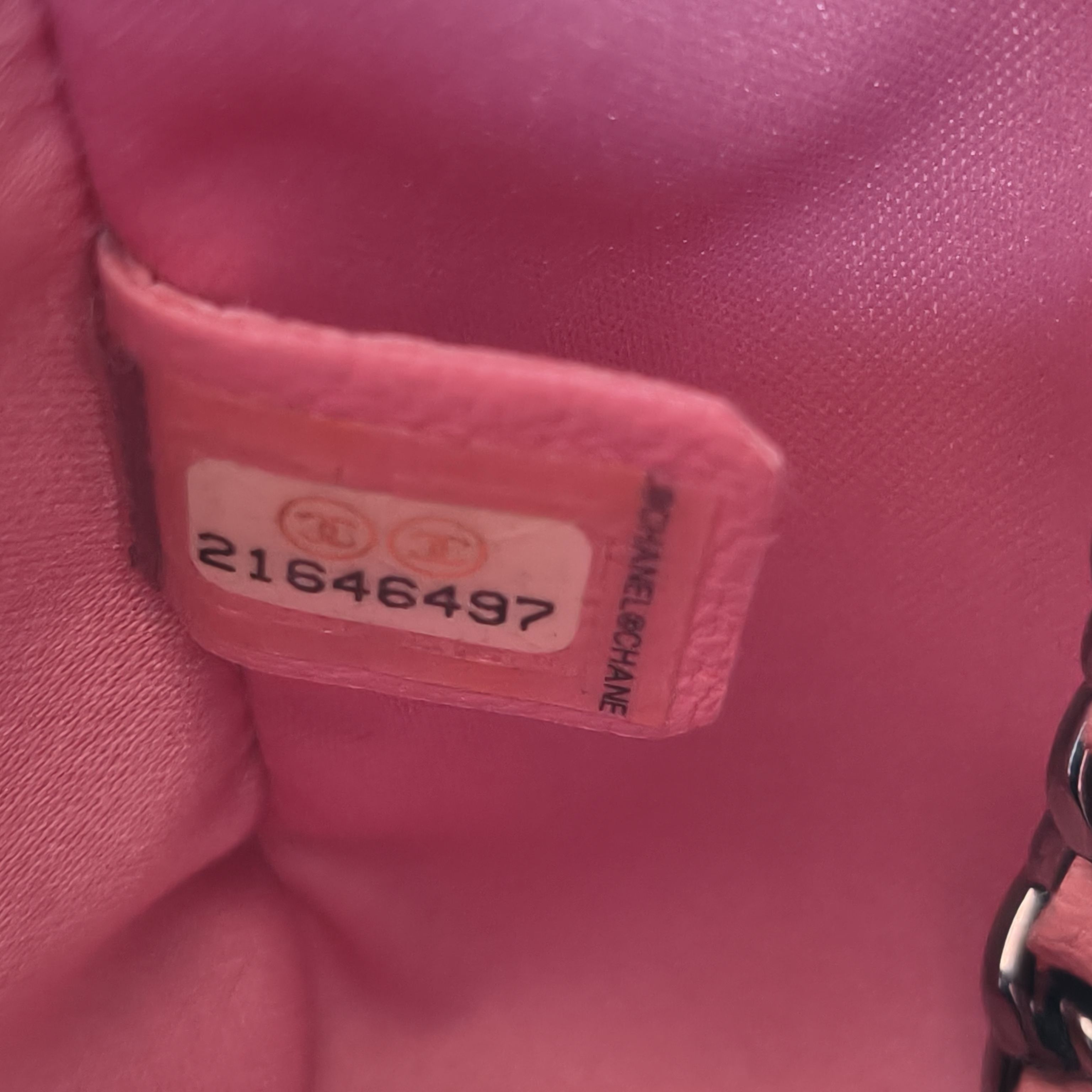 【#247】Pre-owned Chanel Medium Classic Flap Bag Pink Chevron Caviar Leather with Silver-Tone Hardware
