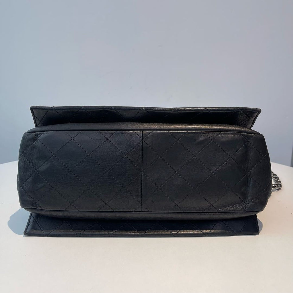 【#028】Pre-owned Chanel Medium Classic Flap Black Caviar Leather Shoulder Bag HZ251101014