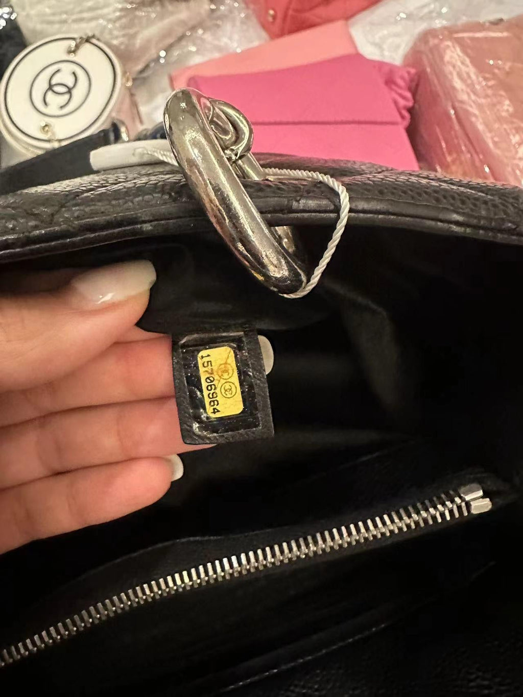 【#041】Pre-owned Chanel Medium 19 Bag Black Caviar Leather Shoulder Bag HZ250422011