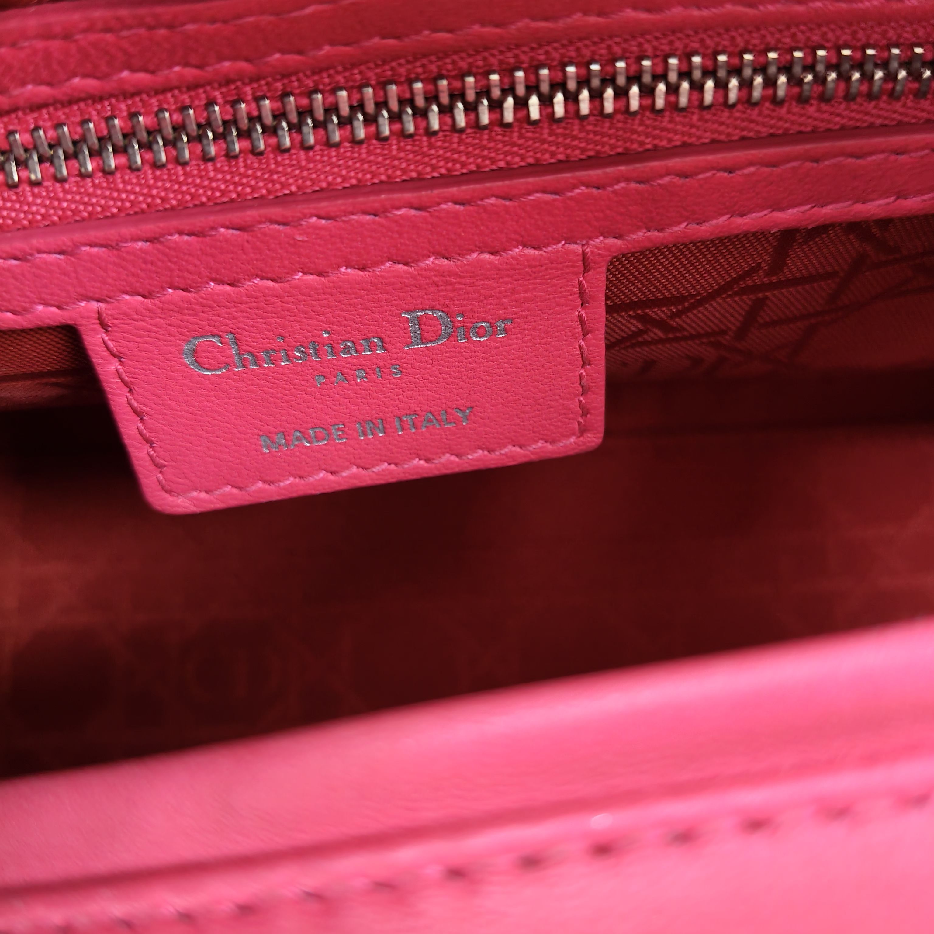 【#135】Pre-owned Dior Lady Dior Medium Hot Pink Lambskin with Silver Charm Shoulder Bag HZ260306&&