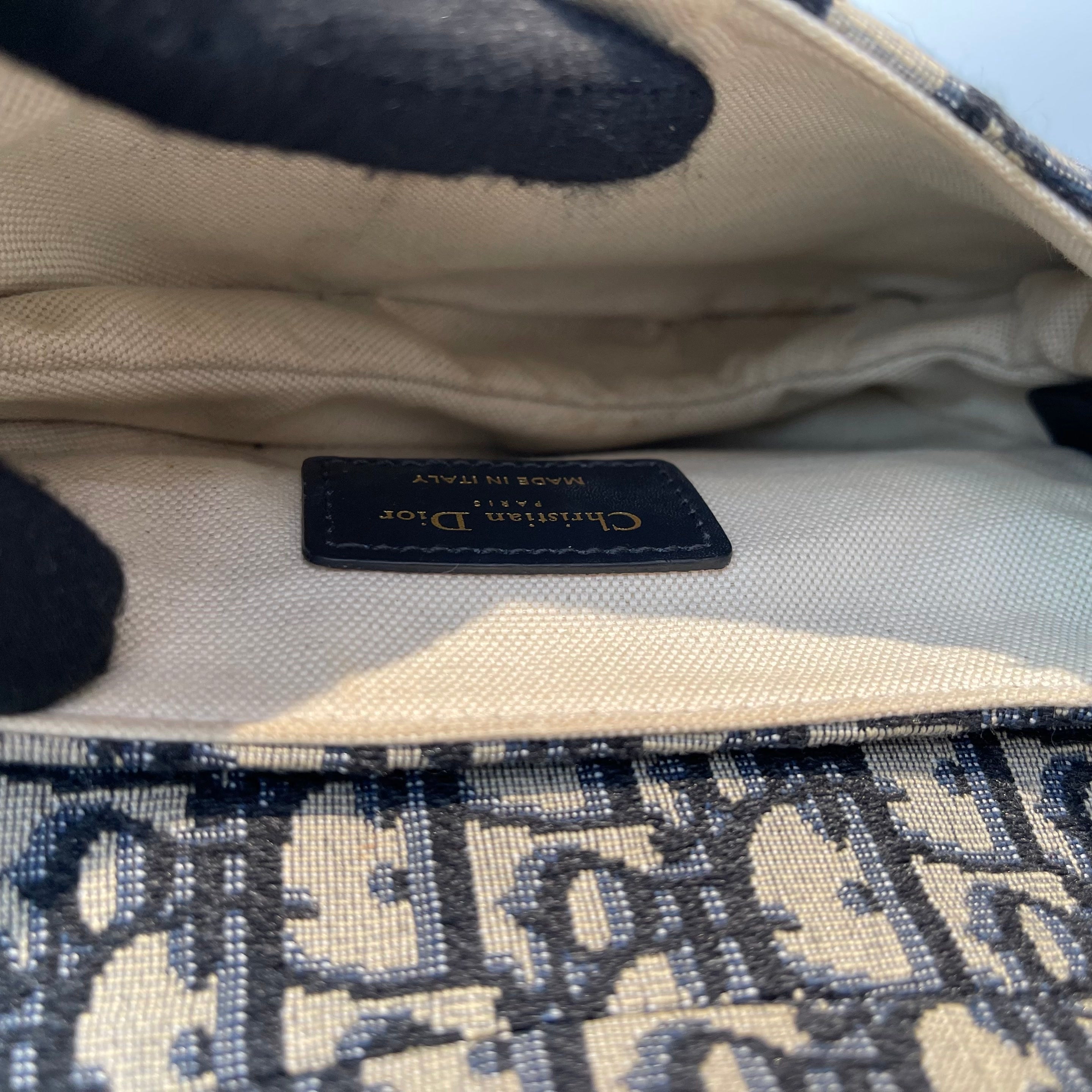 Pre-owned Dior Saddle Small White and Black Oblique Canvas with Leather Trim Gold Hardware Shoulder Bag HZ250708018