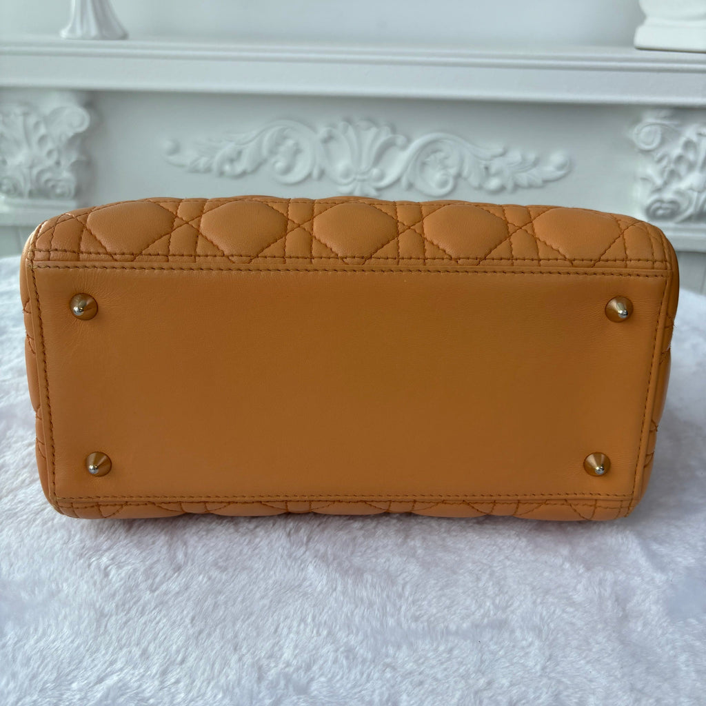 【#134】Pre-owned Dior Lady Dior Medium Lambskin Leather Gold Hardware Shoulder Bag HZ260306012