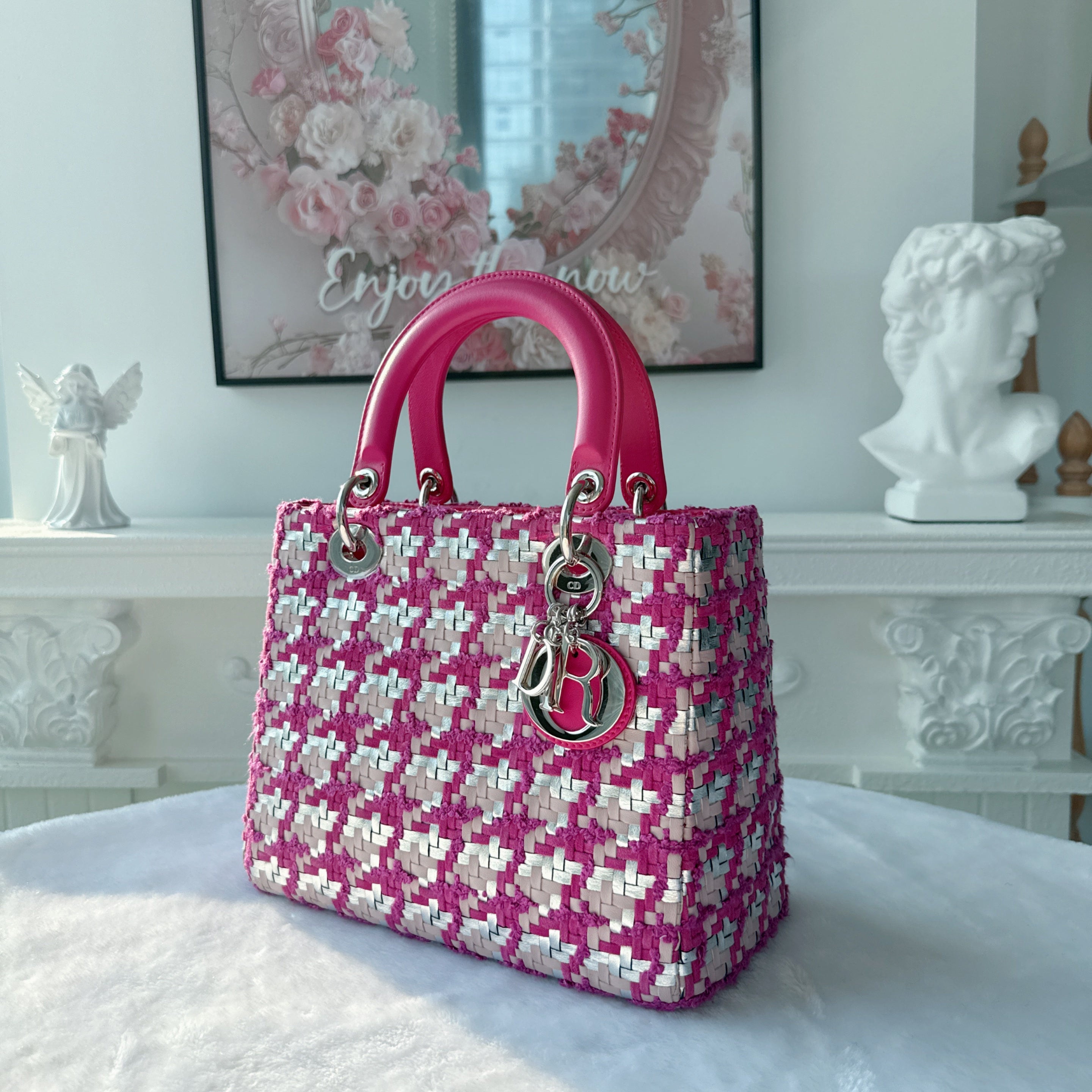 【#143】Pre-owned Dior Lady Dior Medium Fuchsia and White Raffia Woven  Shoulder Bag HZ251225013