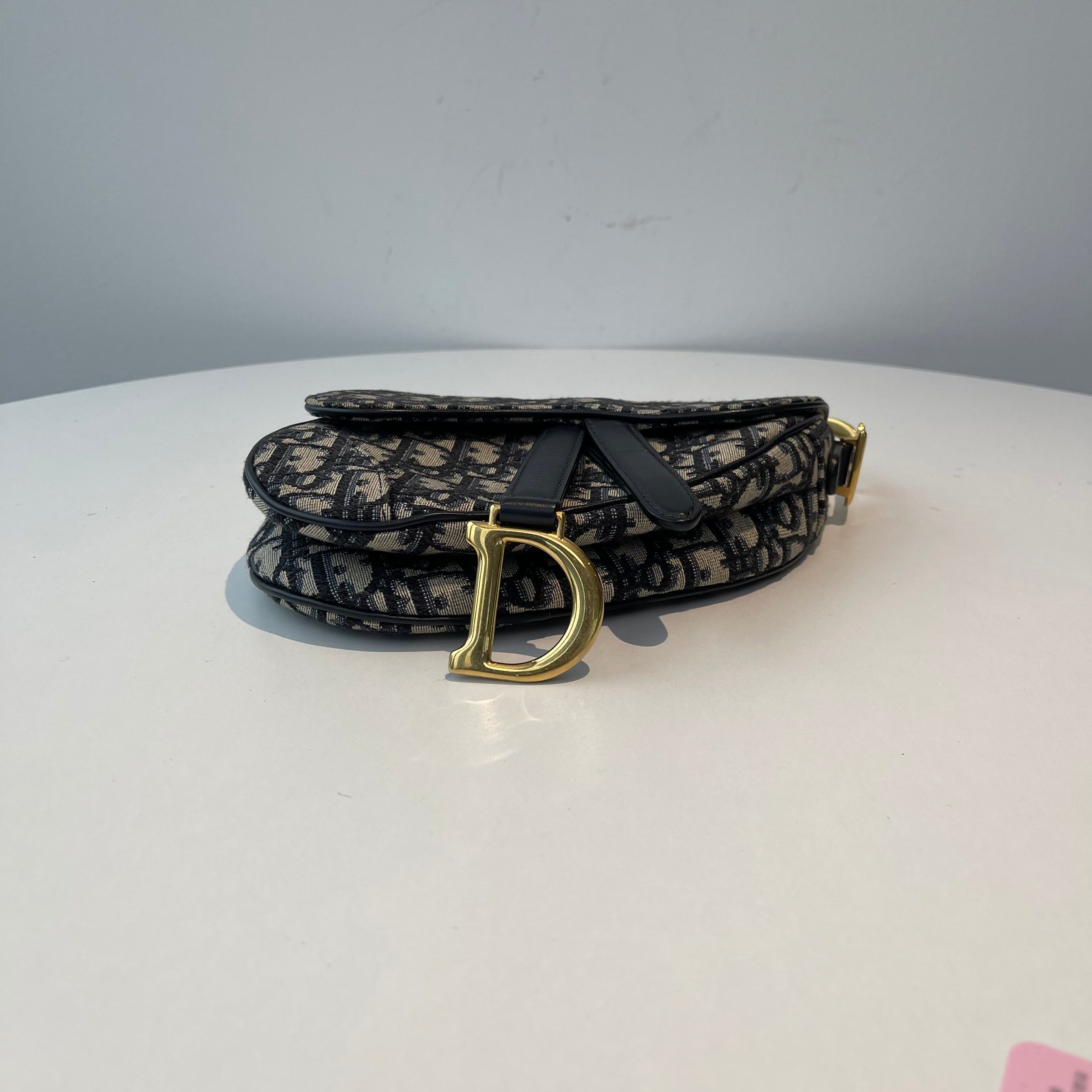 Pre-owned Dior Saddle Small White and Black Oblique Canvas with Leather Trim Gold Hardware Shoulder Bag HZ250708018