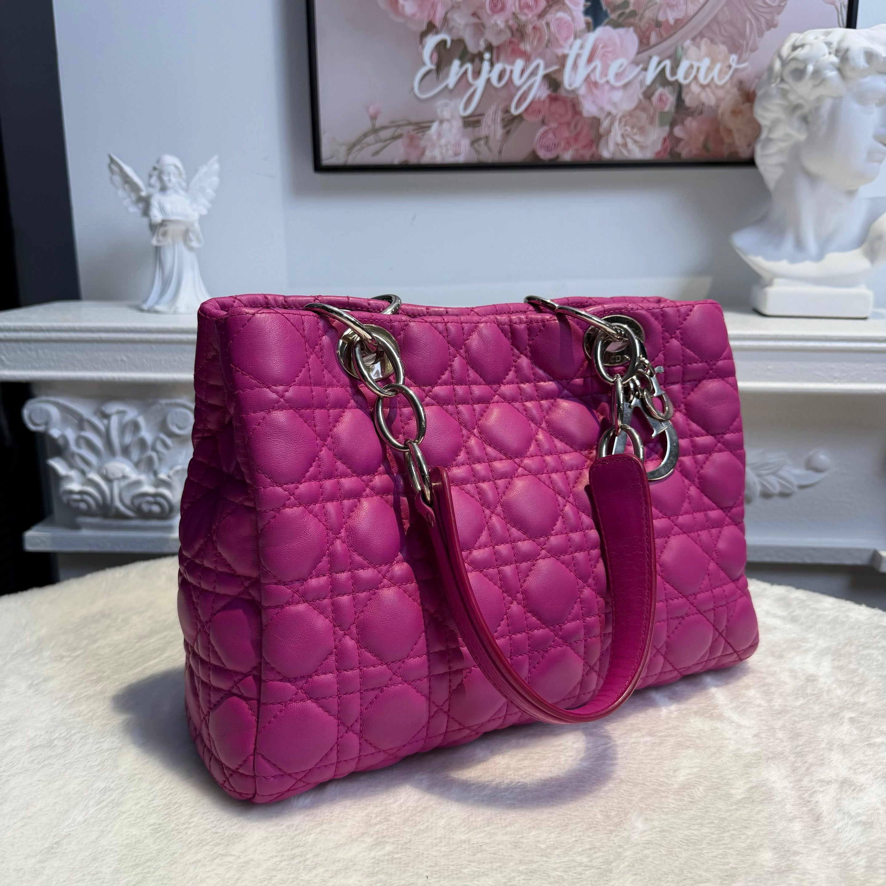 【#138】Pre-owned Dior Soft Small Deep Pink Lambskin Gold Hardware Shoulder Bag HZ260131012
