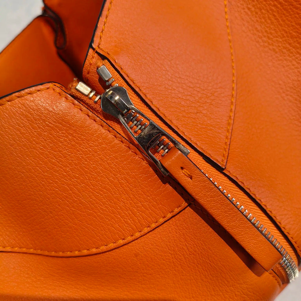 【#110】Pre-owned Loewe Anton Small Orange Calfskin Crossbody Bag HZ260119016