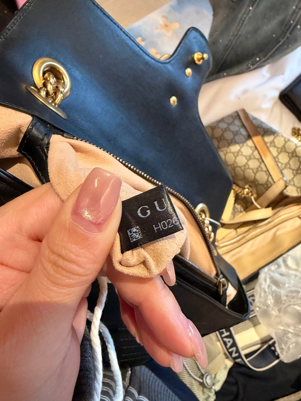 【#184】Pre-owned GUCCI Marmont Medium 26cm Black Matelassé Calfskin Leather Chain Shoulder Bag