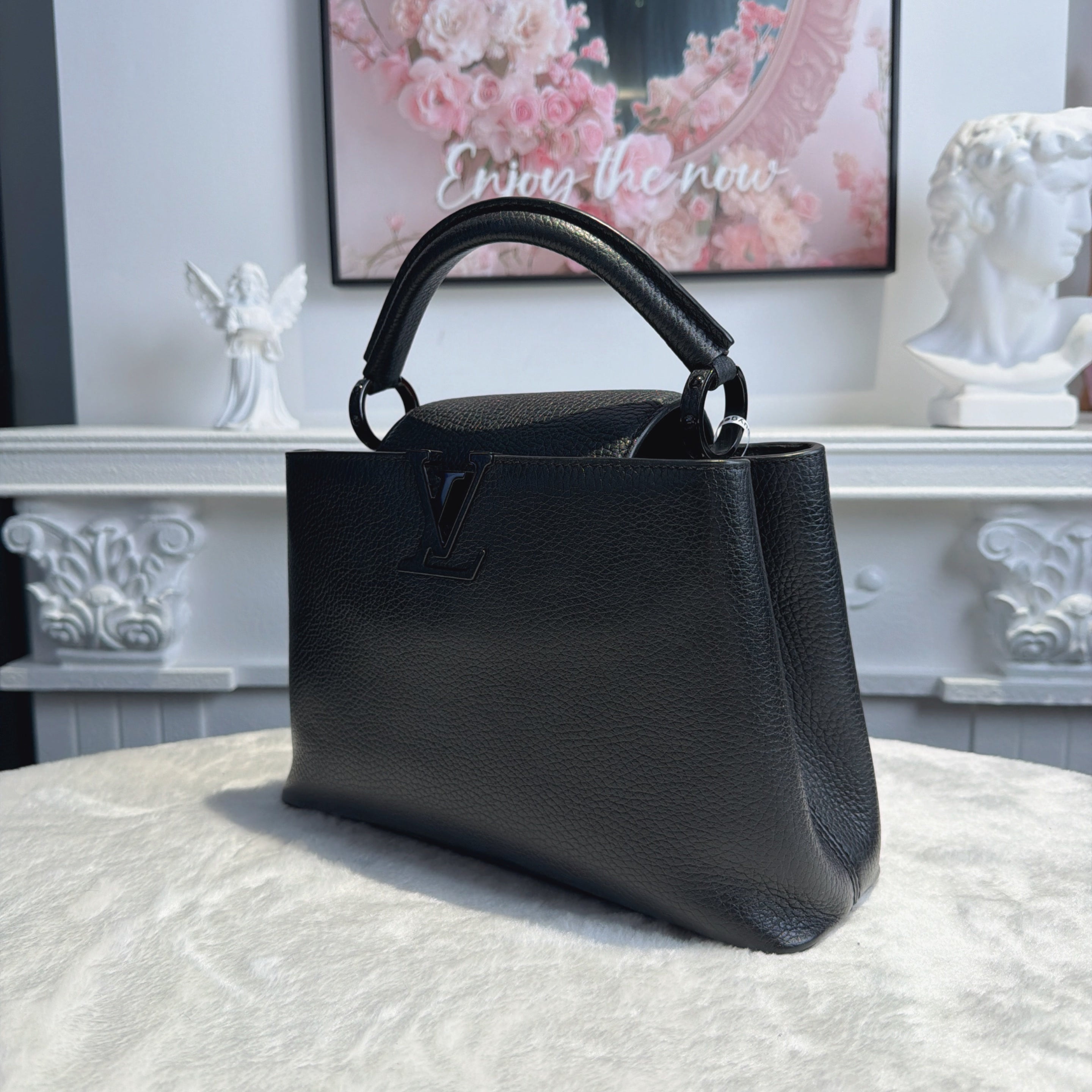 【#064】Pre-owned Louis Vuitton Capucines MM Black Noir Taurillon Leather Top Handle Bag