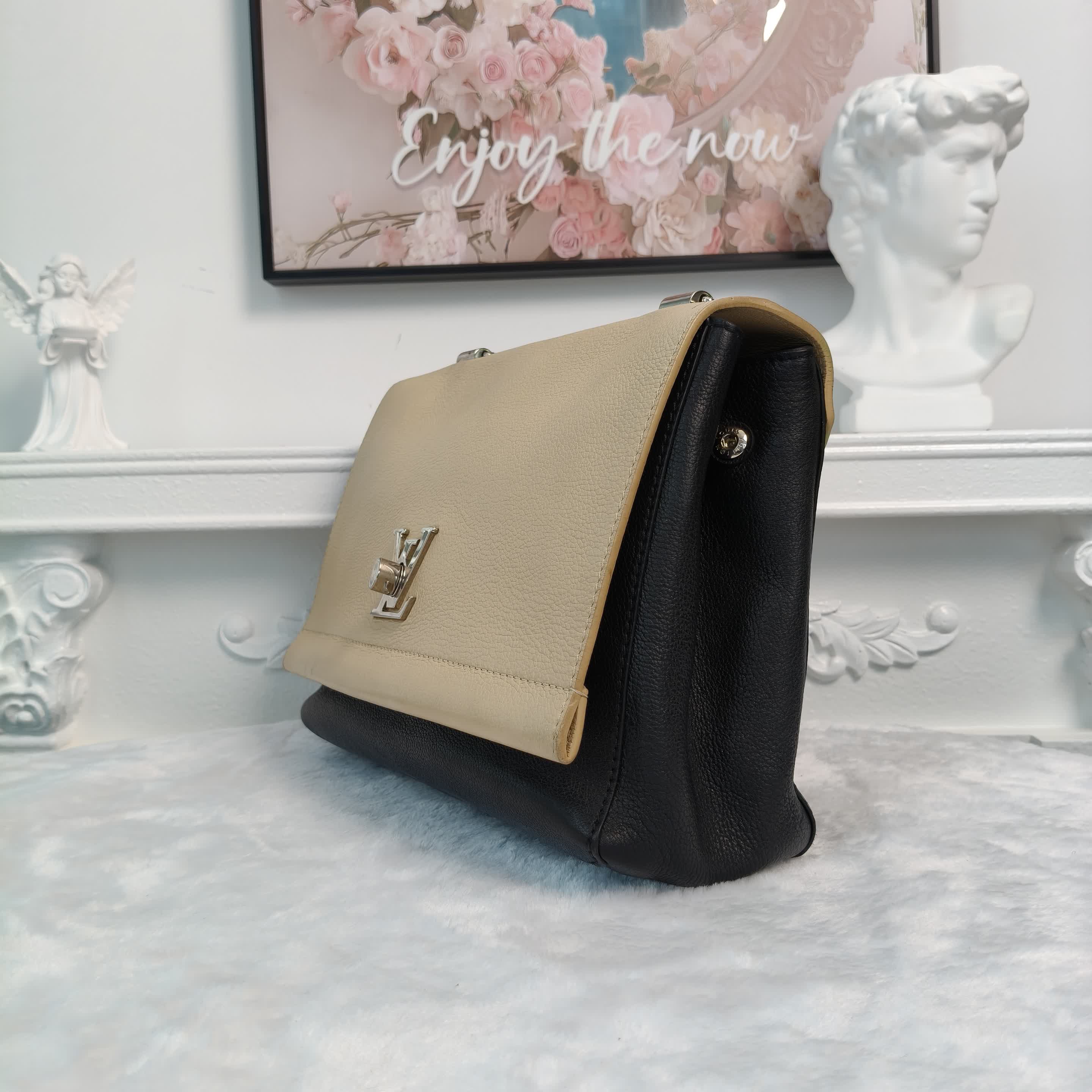 【#062】Pre-owned Louis Vuitton Lockme II Beige & Black Calfskin Leather Crossbody Bag