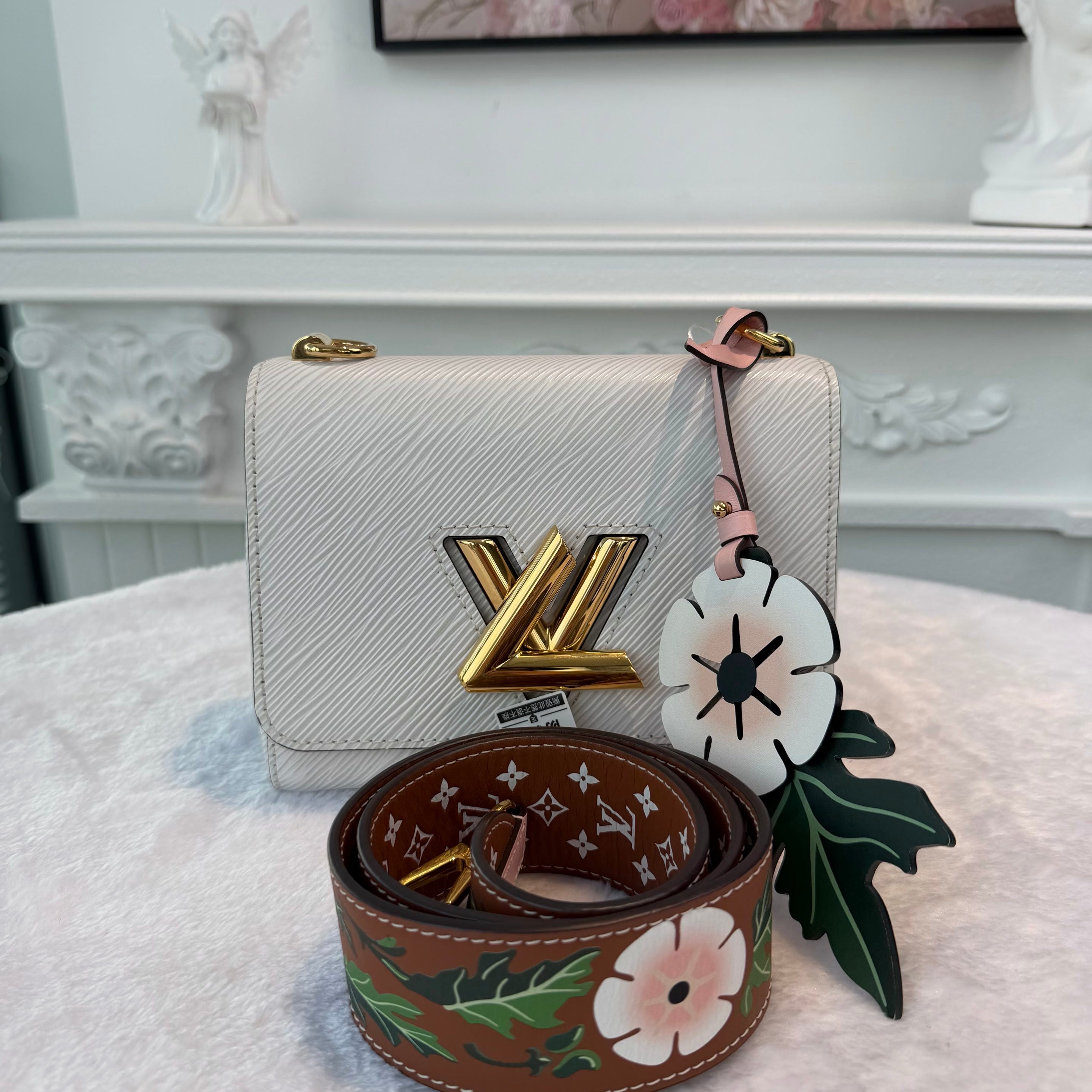 【#276】Pre-owned Louis Vuitton Twist MM Bag Epi Leather in White with Gold-Tone Hardware & Floral Bag Charm
