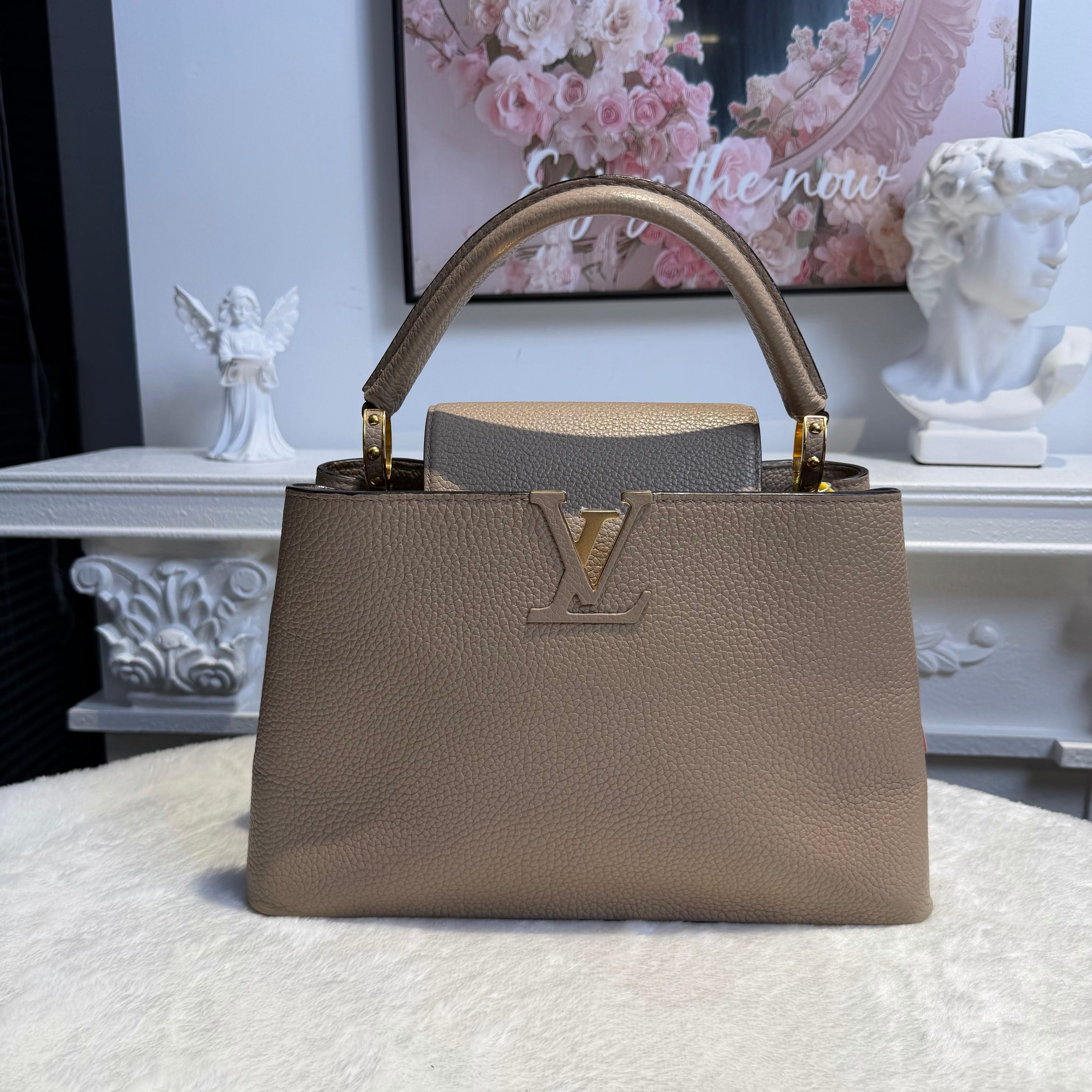 【#057】Pre-owned Louis Vuitton Capucines MM Galet Taurillon Leather Top Handle Bag