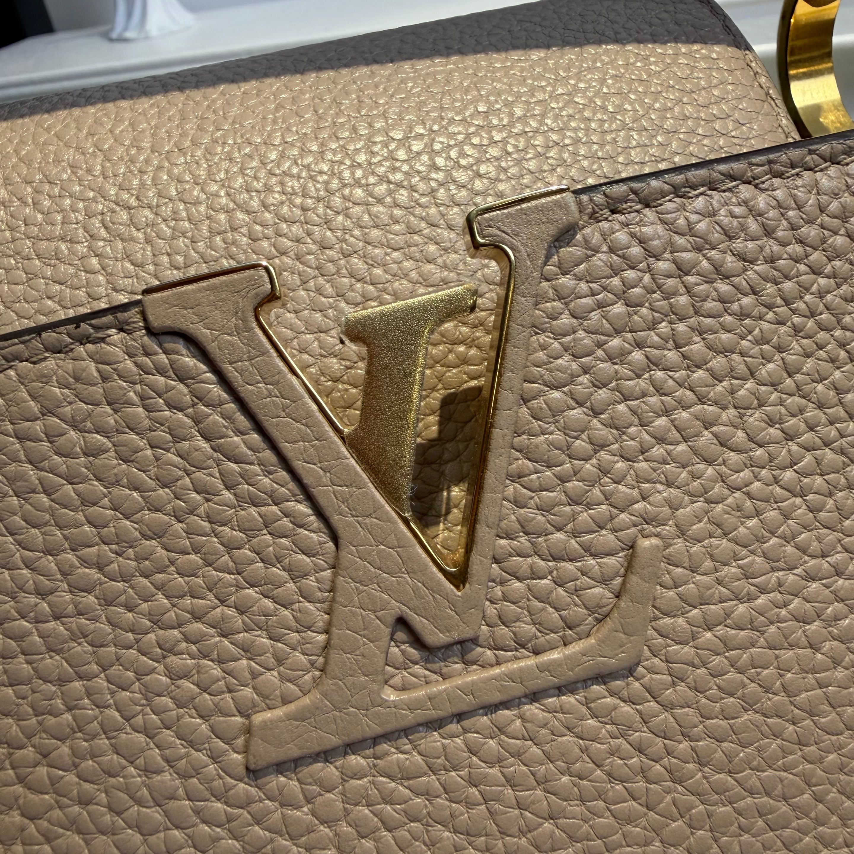 【#057】Pre-owned Louis Vuitton Capucines MM Galet Taurillon Leather Top Handle Bag
