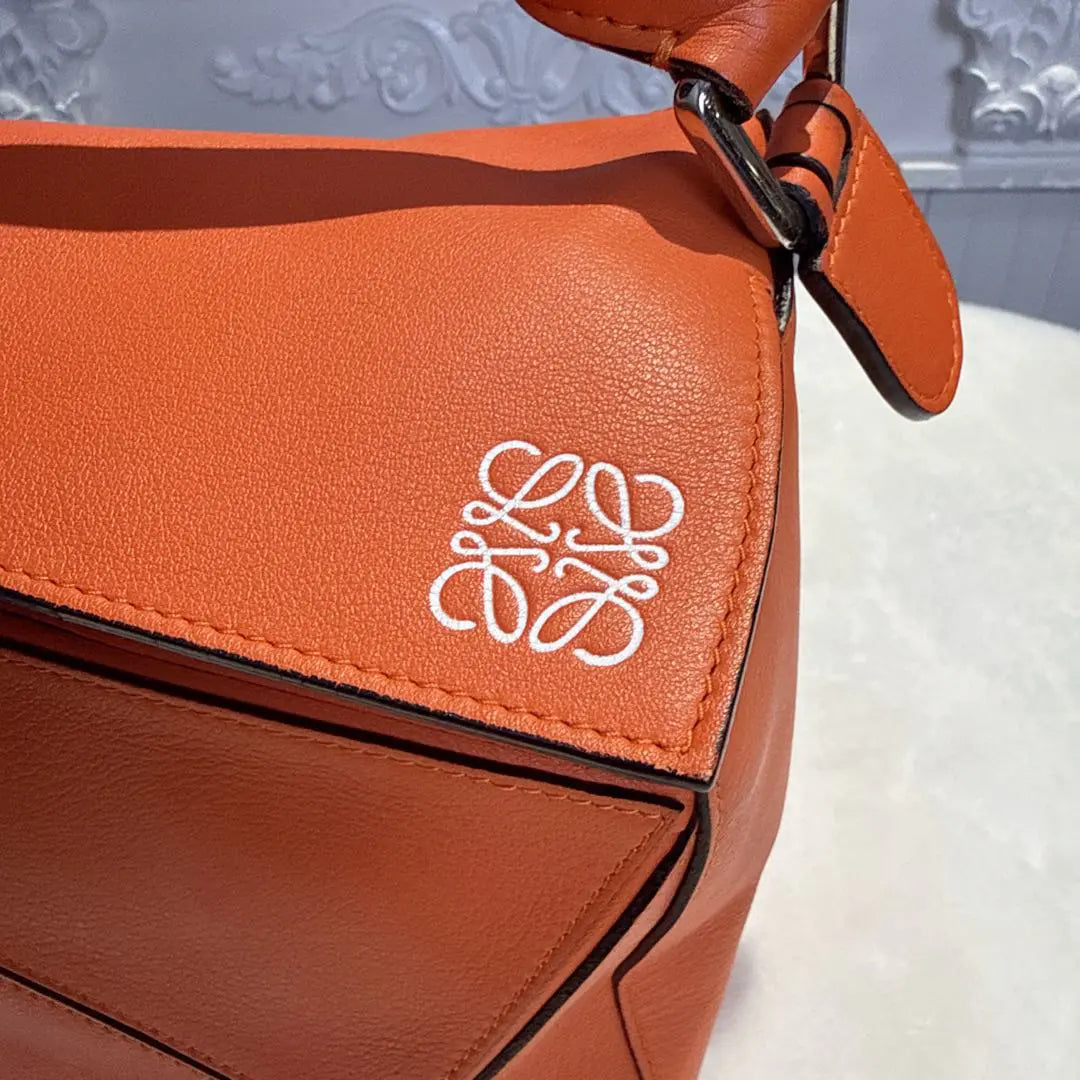【#106】Pre-owned Loewe Puzzle Medium Orange Calfskin Crossbody bag HZ251225