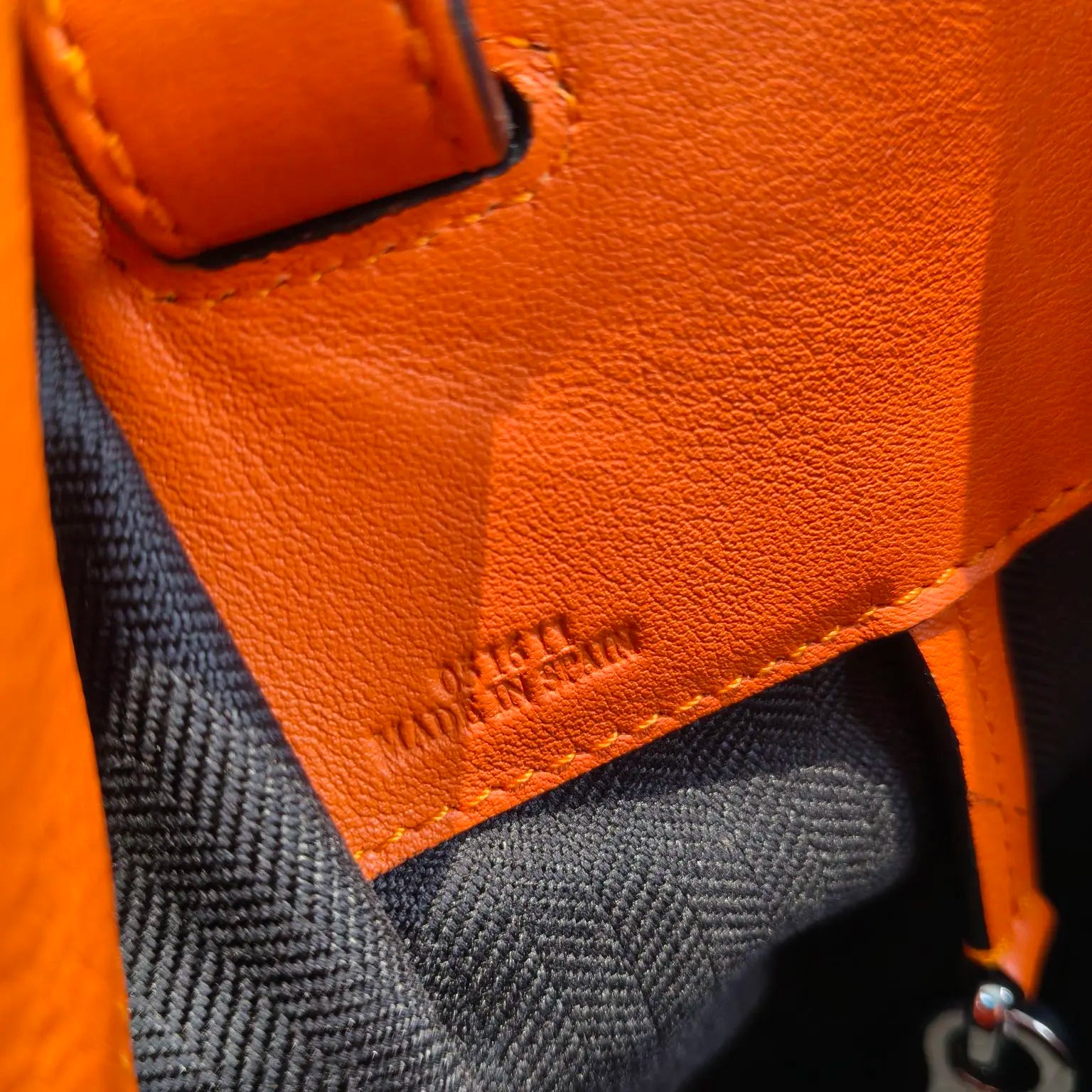 【#110】Pre-owned Loewe Anton Small Orange Calfskin Crossbody Bag HZ260119016
