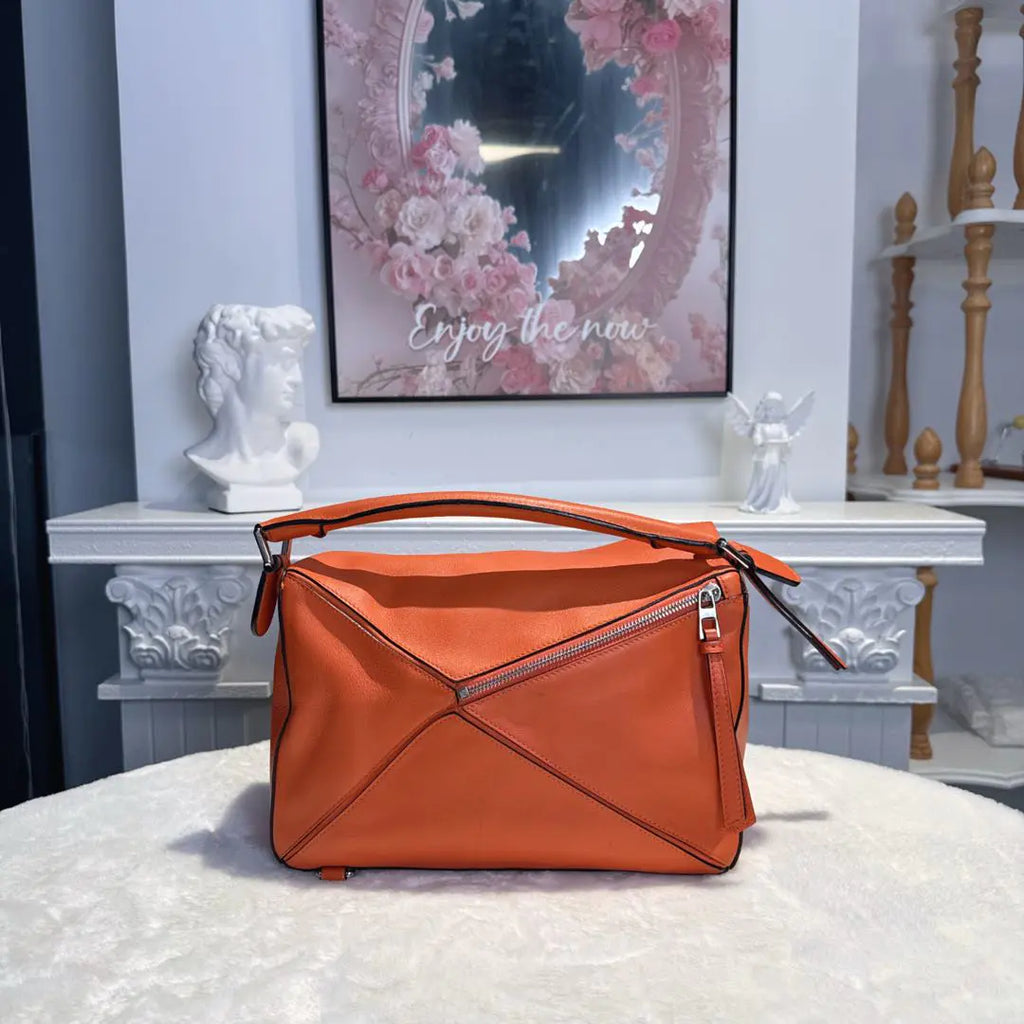 【#106】Pre-owned Loewe Puzzle Medium Orange Calfskin Crossbody bag HZ251225