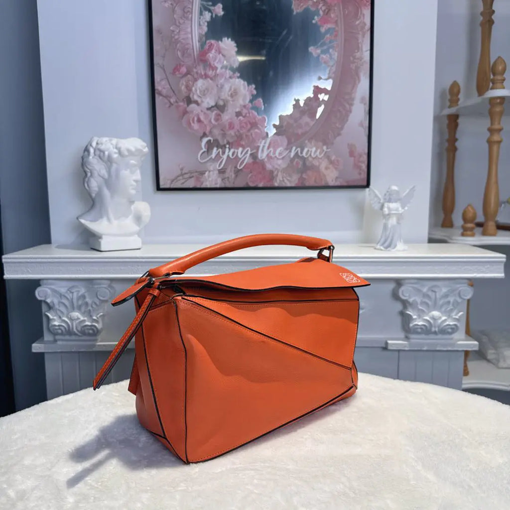 【#106】Pre-owned Loewe Puzzle Medium Orange Calfskin Crossbody bag HZ251225