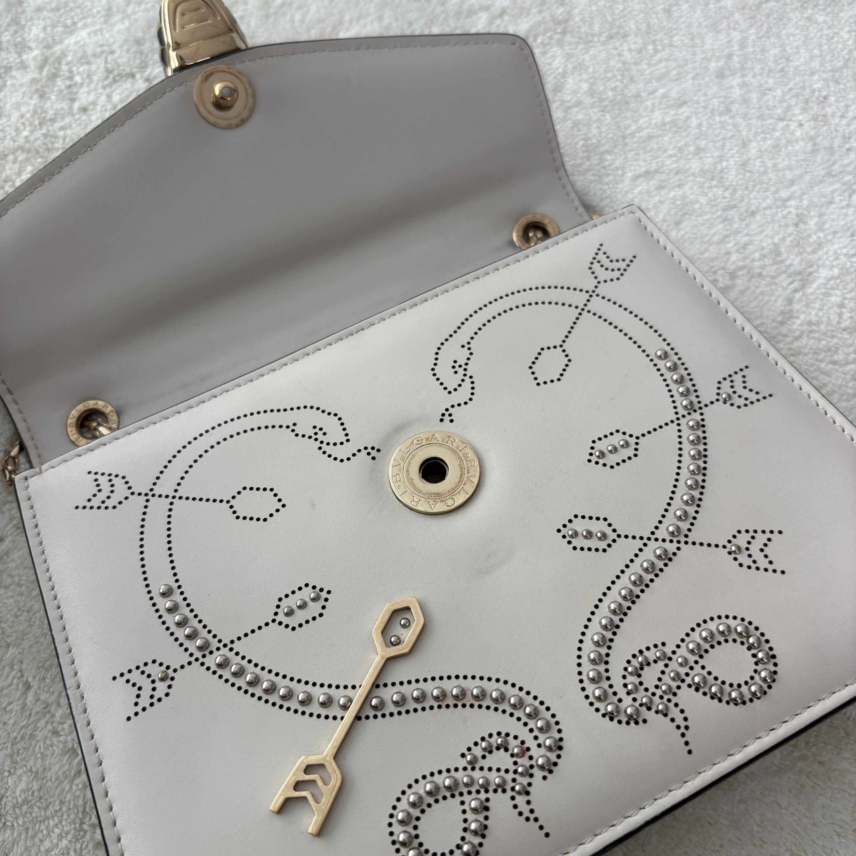 【#001】Pre-owned BVLGARI Serpenti Forever Small White Calfskin Cupid's Arrow Shoulder Bag HZ2512040&&