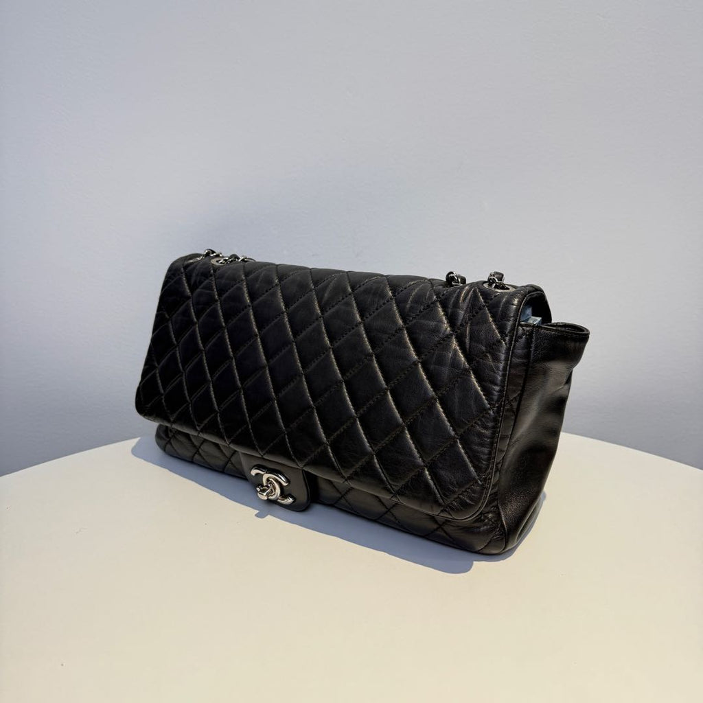 【#029】Pre-owned Chanel Medium Classic Flap Black Caviar Leather Shoulder Bag HZ251022010