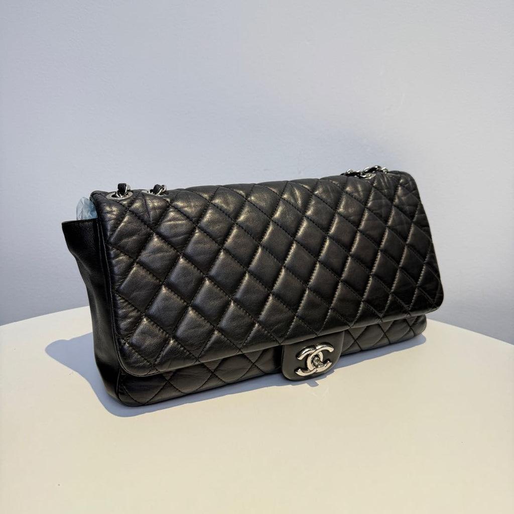 【#029】Pre-owned Chanel Medium Classic Flap Black Caviar Leather Shoulder Bag HZ251022010